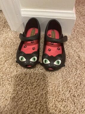 Mini Melissa size 7 black cat shoes